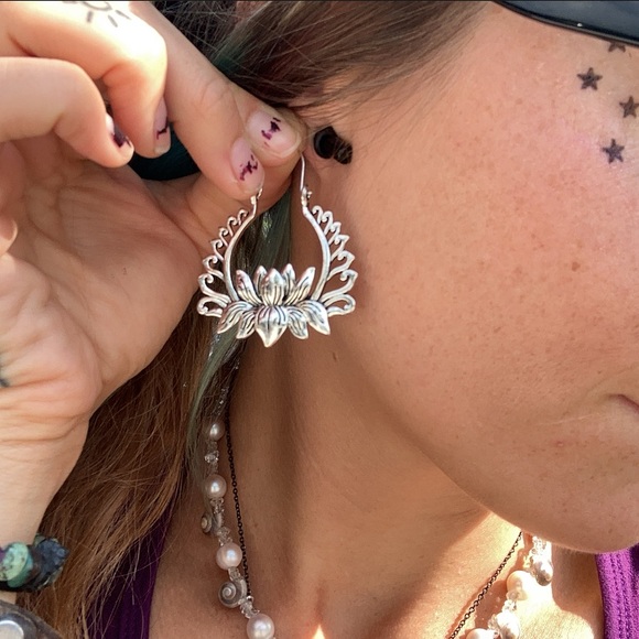 Summer Lotus Hoop Earrings - Picture 3 of 3